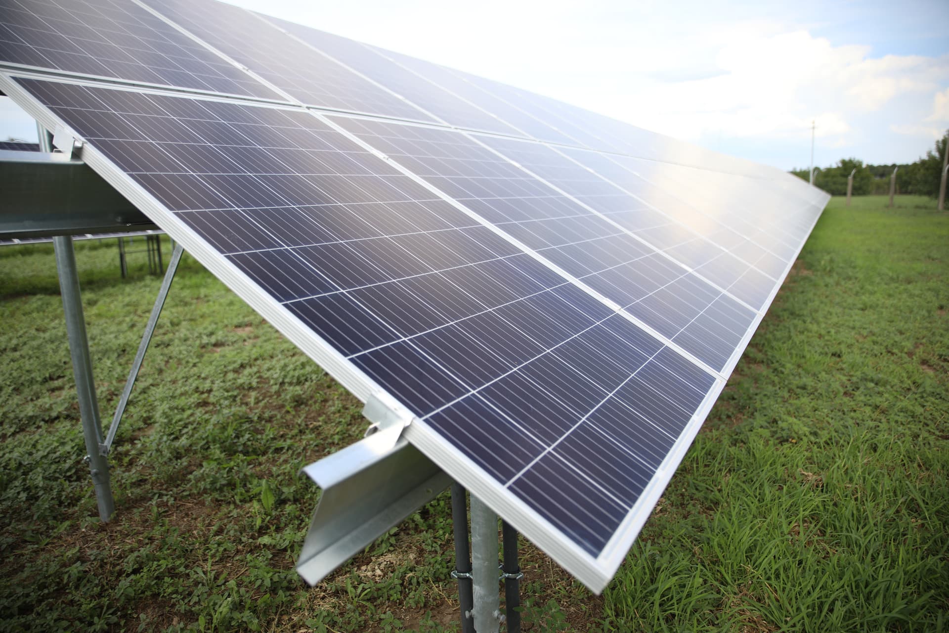 Az év végig megkétszerezi napenergia-termelő kapacitásait a Budapesti Közművek