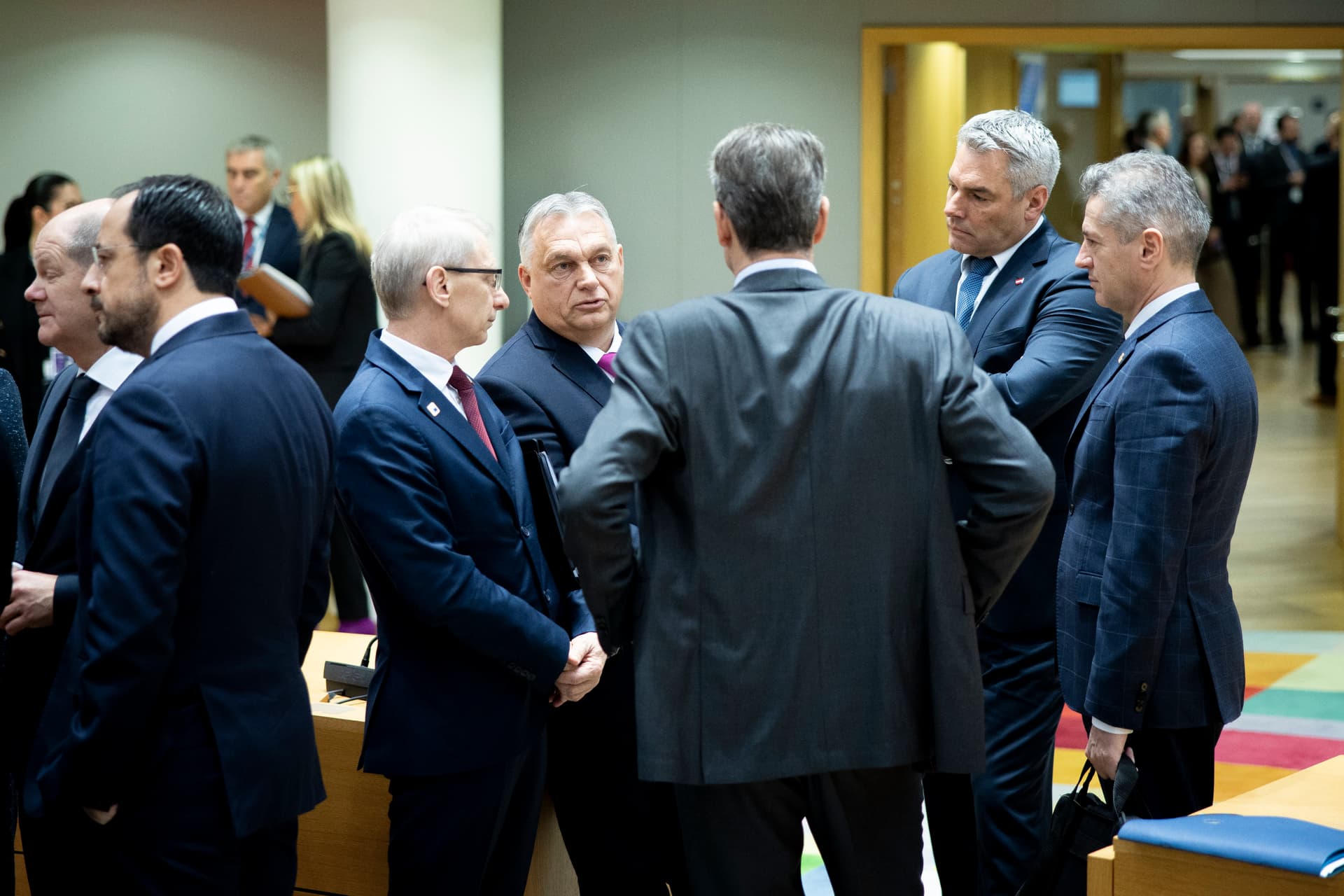 Megkezdődött az EU-csúcs, a középpontjában Ukrajna uniós csatlakozása és az izraeli–palesztin konfliktus van