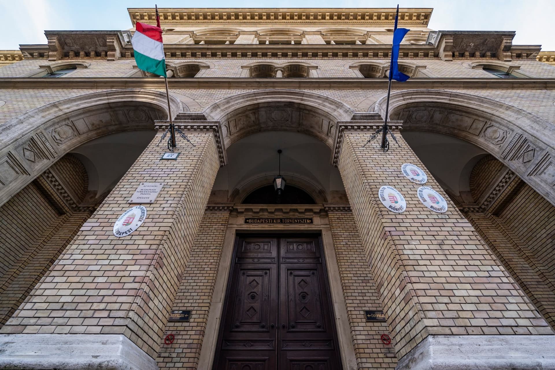 Januártól nem lehet illetékbélyeggel fizetni a bíróságokon