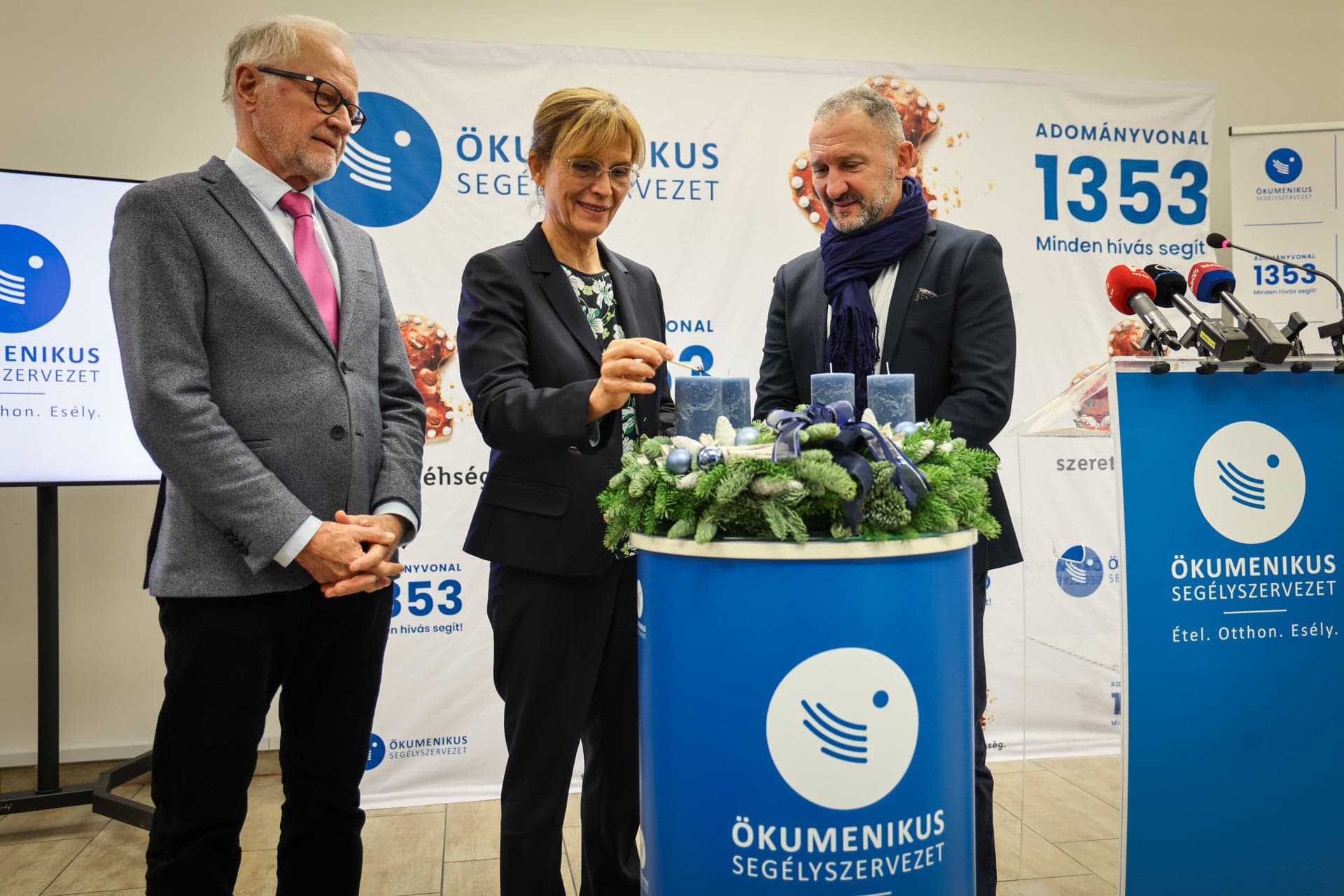 Ünnepi gyertyagyújtás keretében hívott összefogásra az Ökumenikus Segélyszervezet
