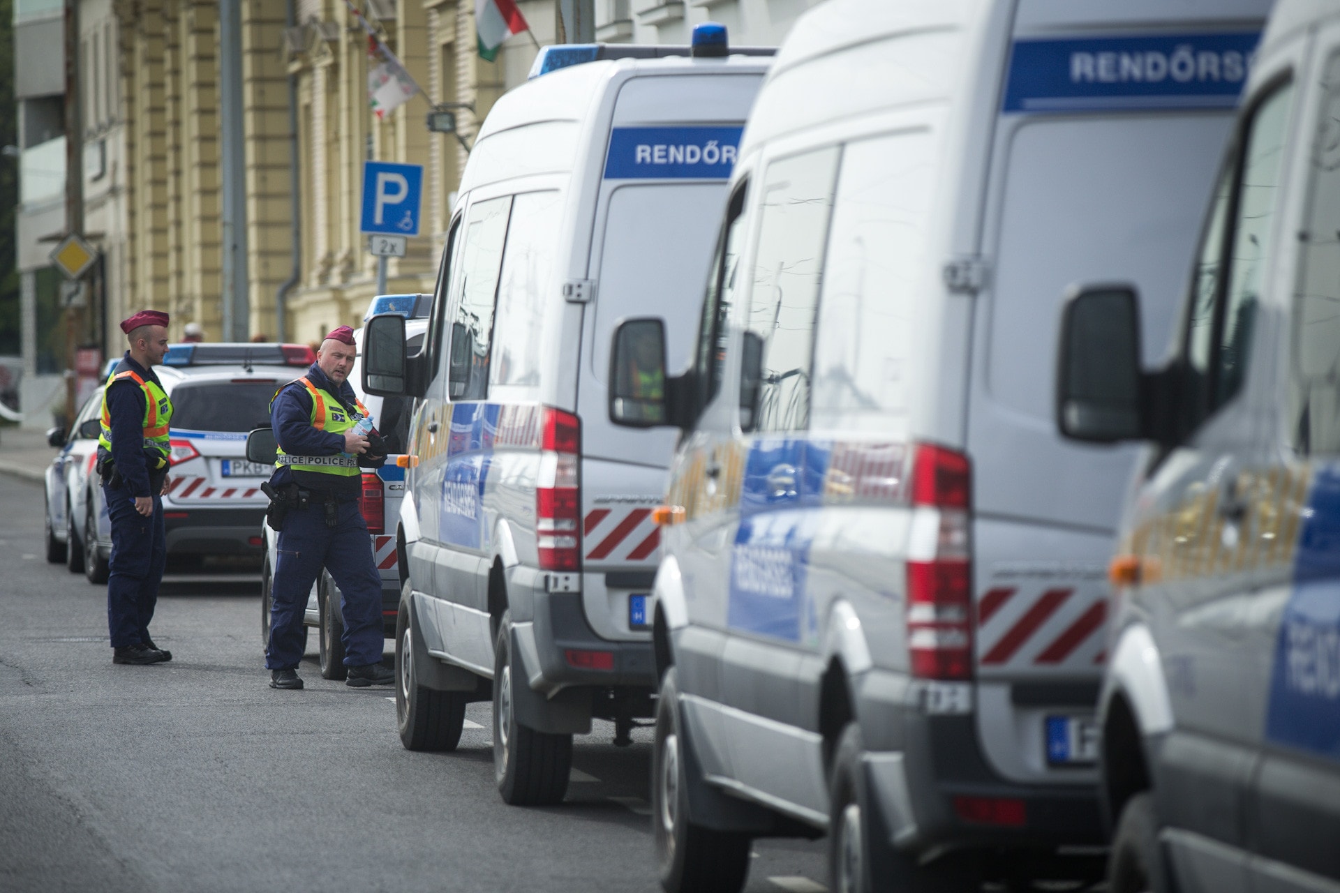 Rendőrök és adóellenőrök lepték el az Országos Onkológiai Intézetet