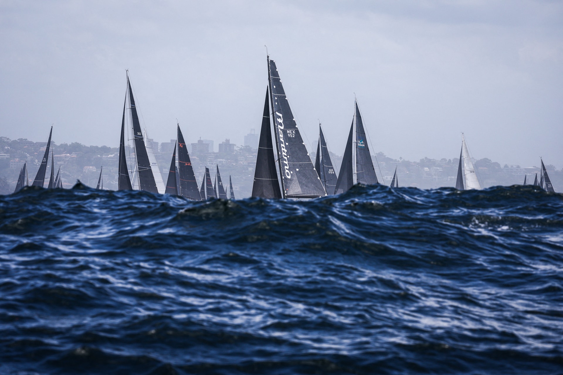 Sydney–Hobart-vitorlásverseny: elrajtolt a mezőny, élen az esélyesek