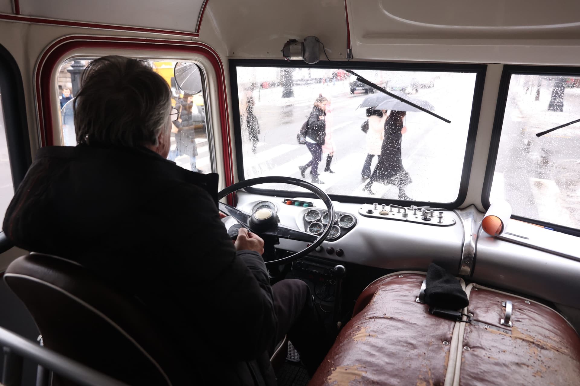 Az Ikarus 311-es nosztalgia járata szemből is lenyűgöző jelenség