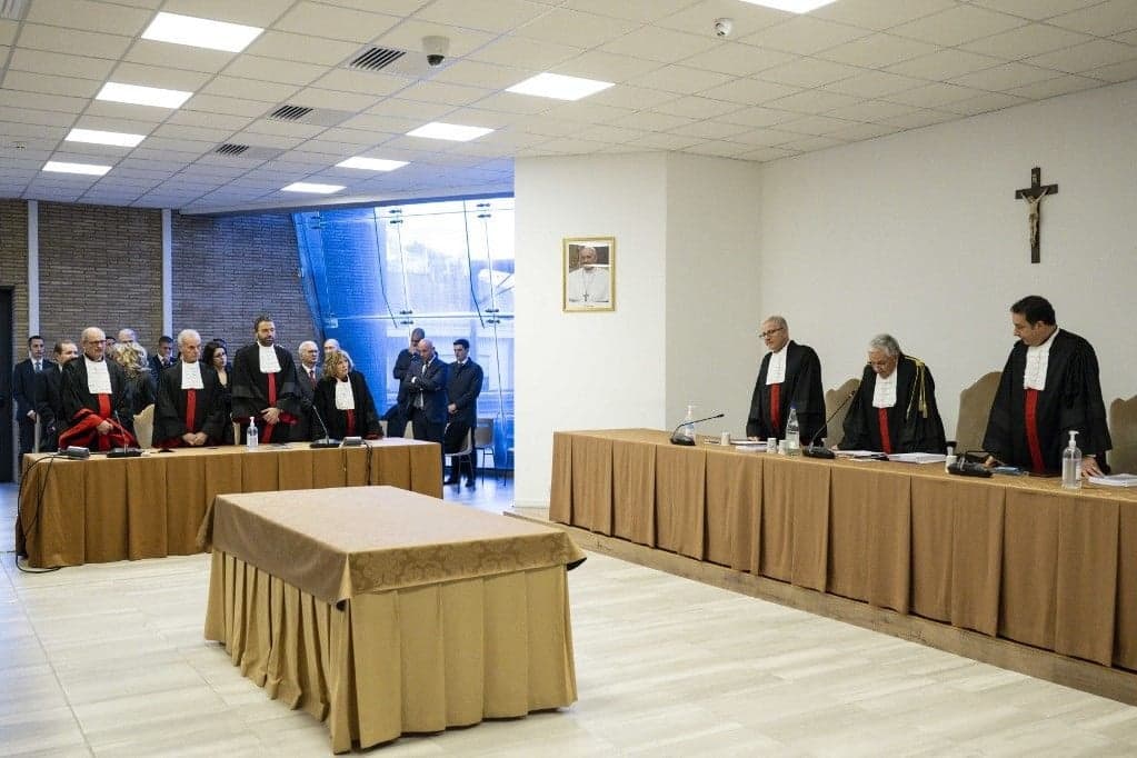 Sikkasztás miatt kerül rács mögé egy bíboros
