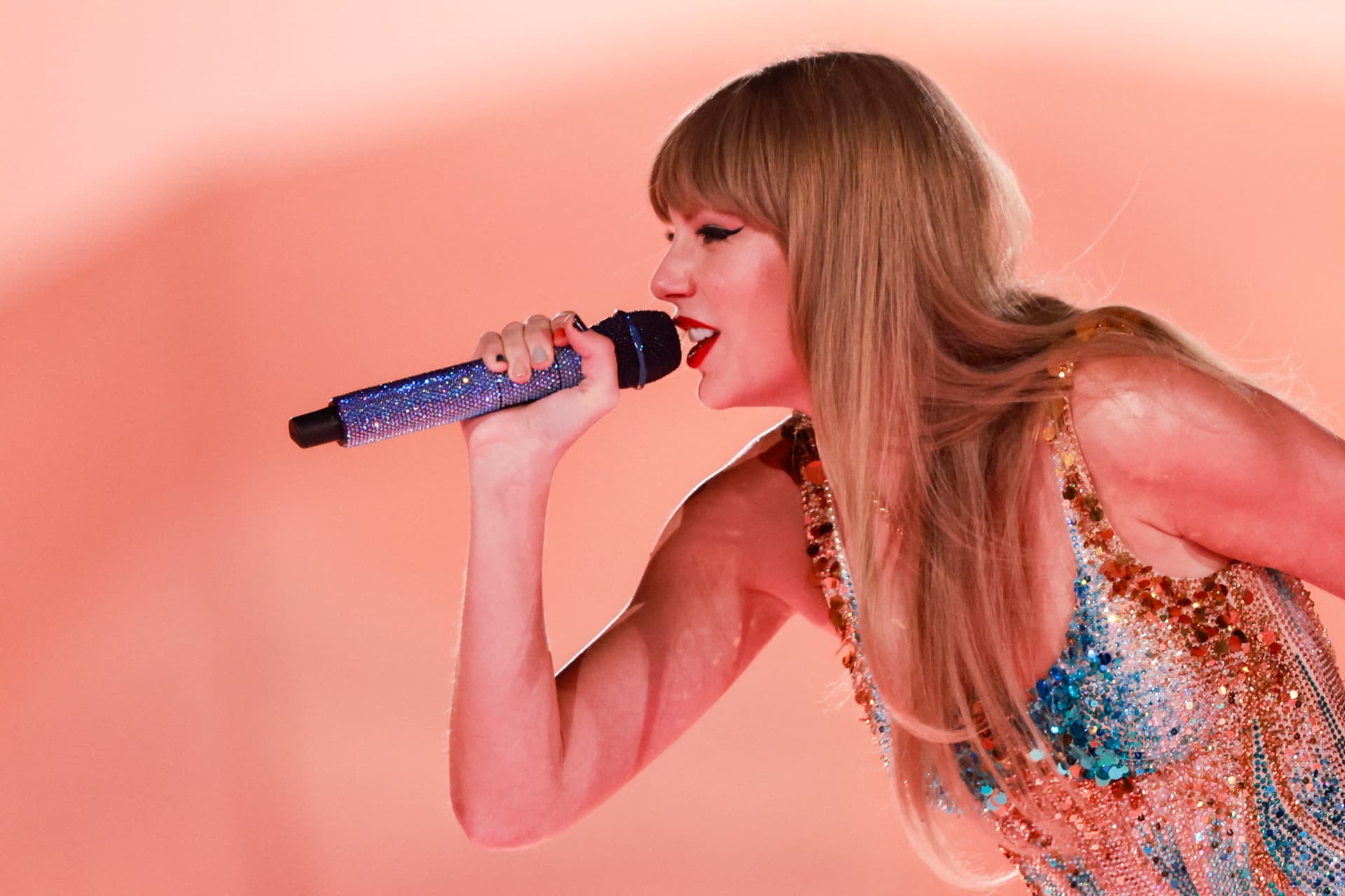 Taylor Swift megdöntötte Elvis Presley rekordját