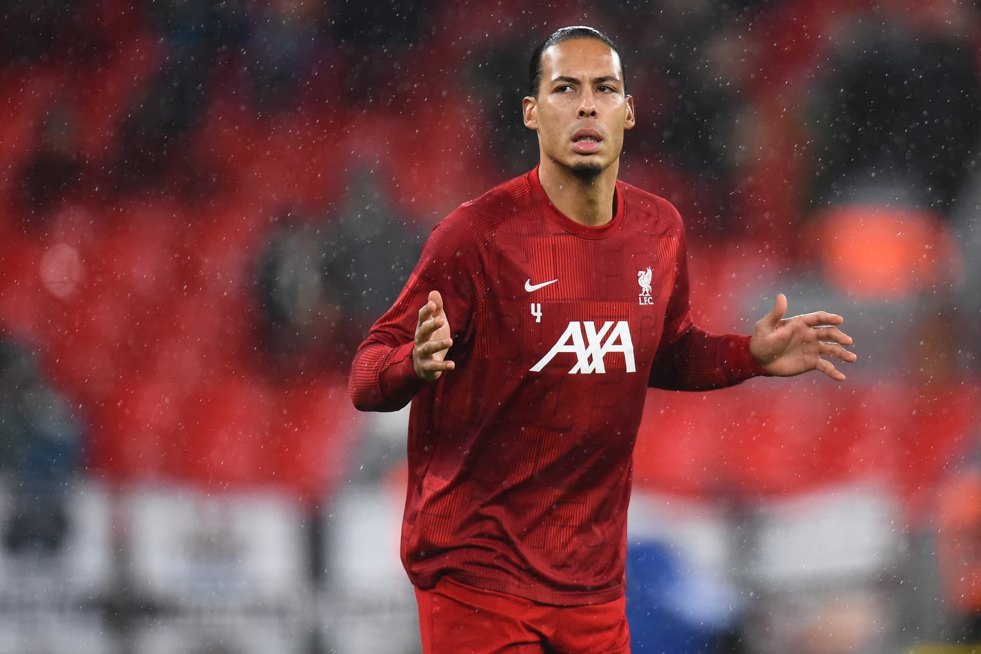 Van Dijk a következő hetekben dönt a jövőjéről