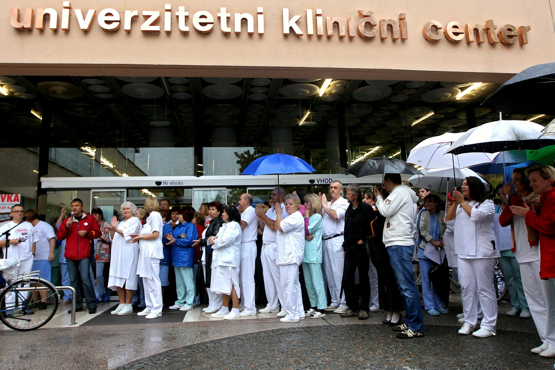 Egynapos figyelmeztető sztrájkba kezdtek az orvosok Szlovéniában