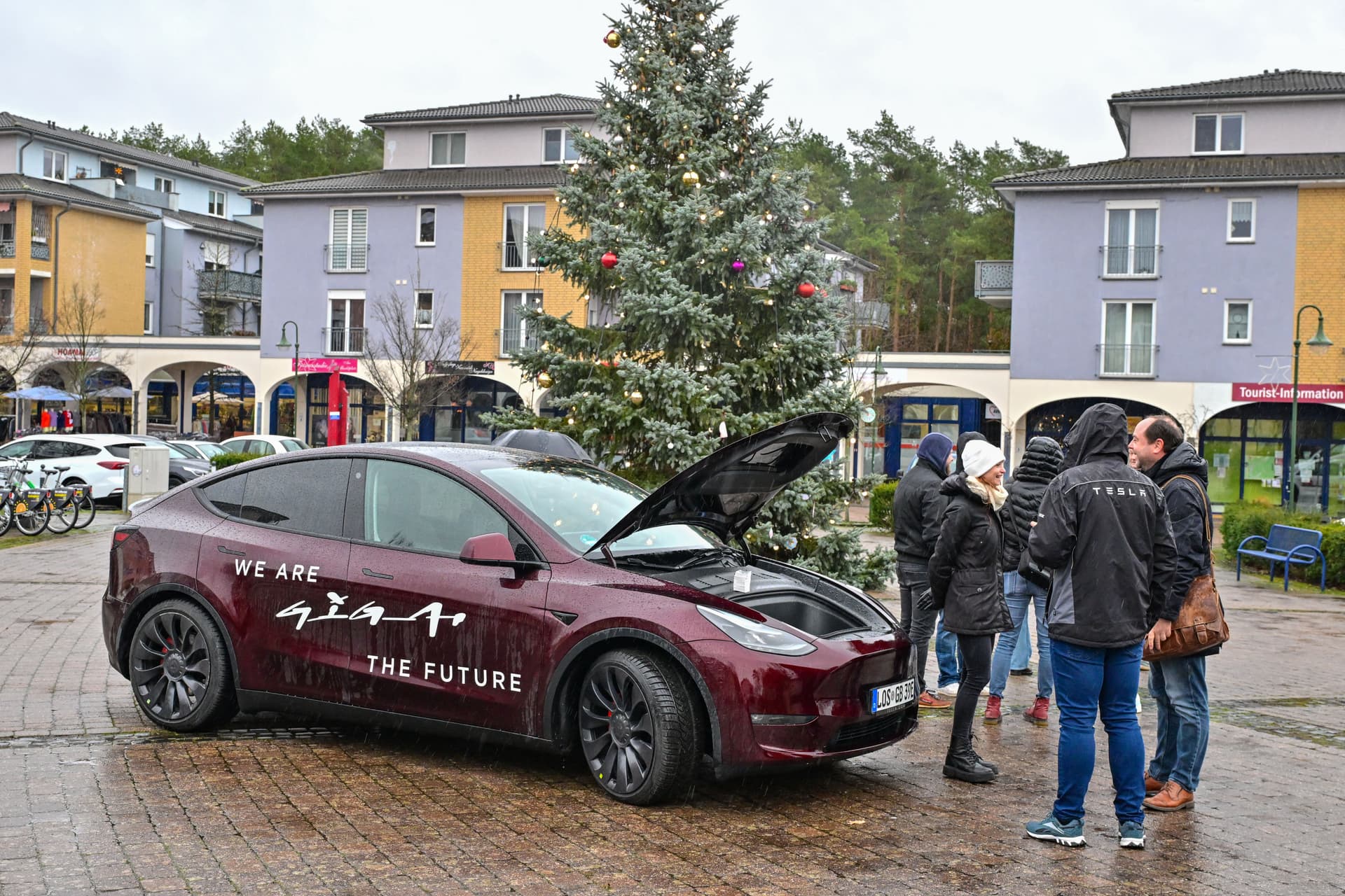 Rekordalacsony áron lehet megvásárolni a Tesla sikermodelljét!