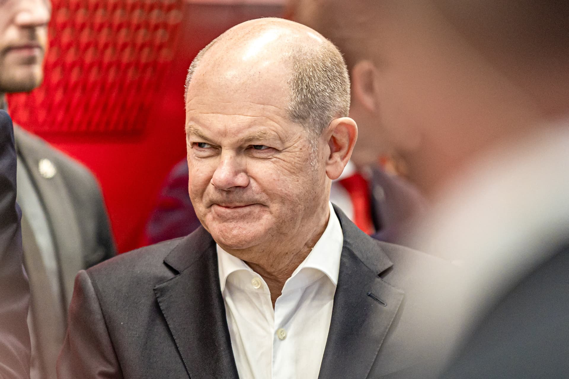 Kitálalt a Politico: Scholz és a balos koalíció inkompetenciája meghozta gyümölcsét, teljes a politikai káosz Németországban