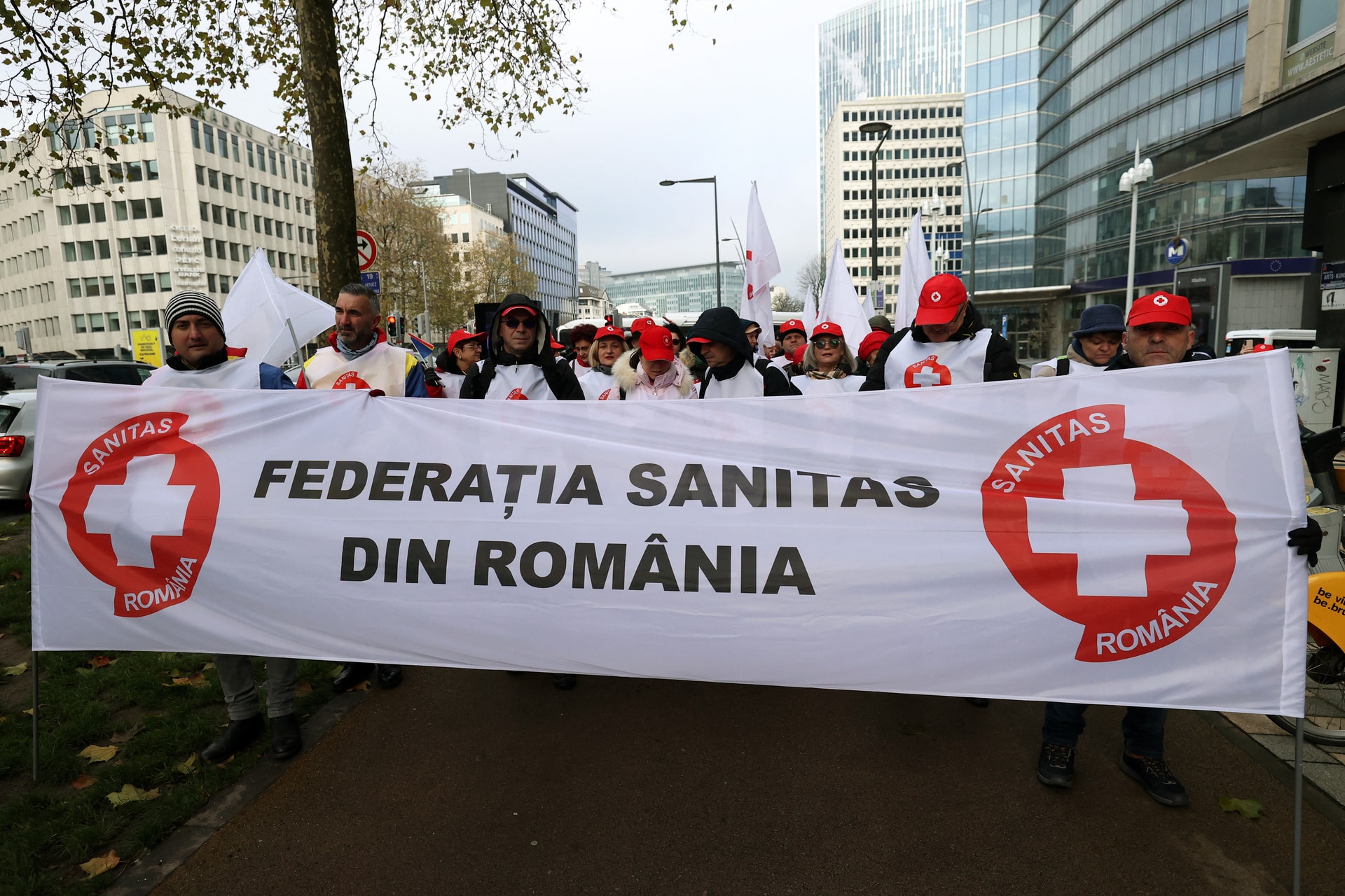 Sztrájkkal követelnek béremelést az egészségügyi dolgozók Romániában
