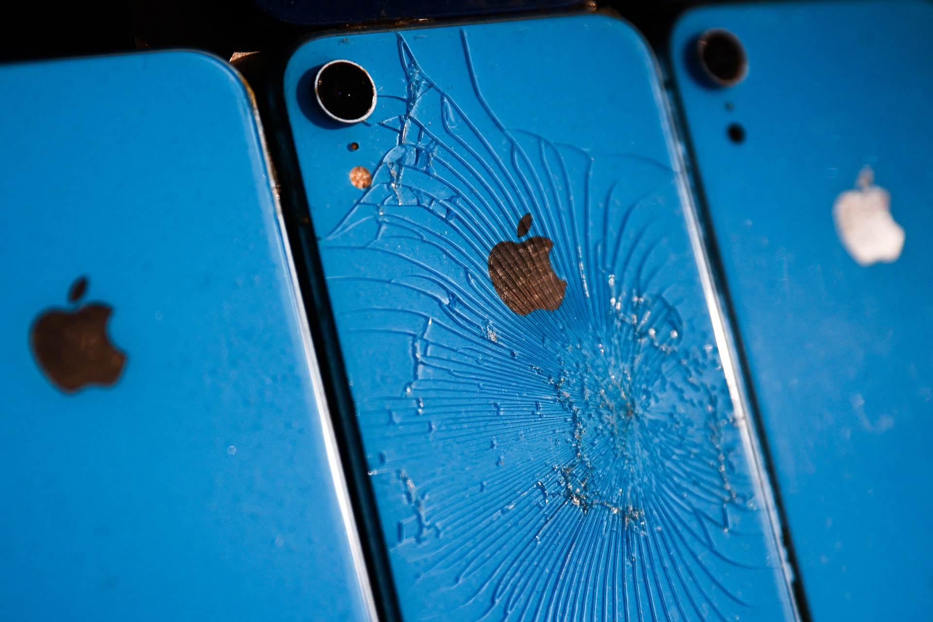 Még mindig működik az a telefon, amely ötezer métert zuhant egy repülőgépből