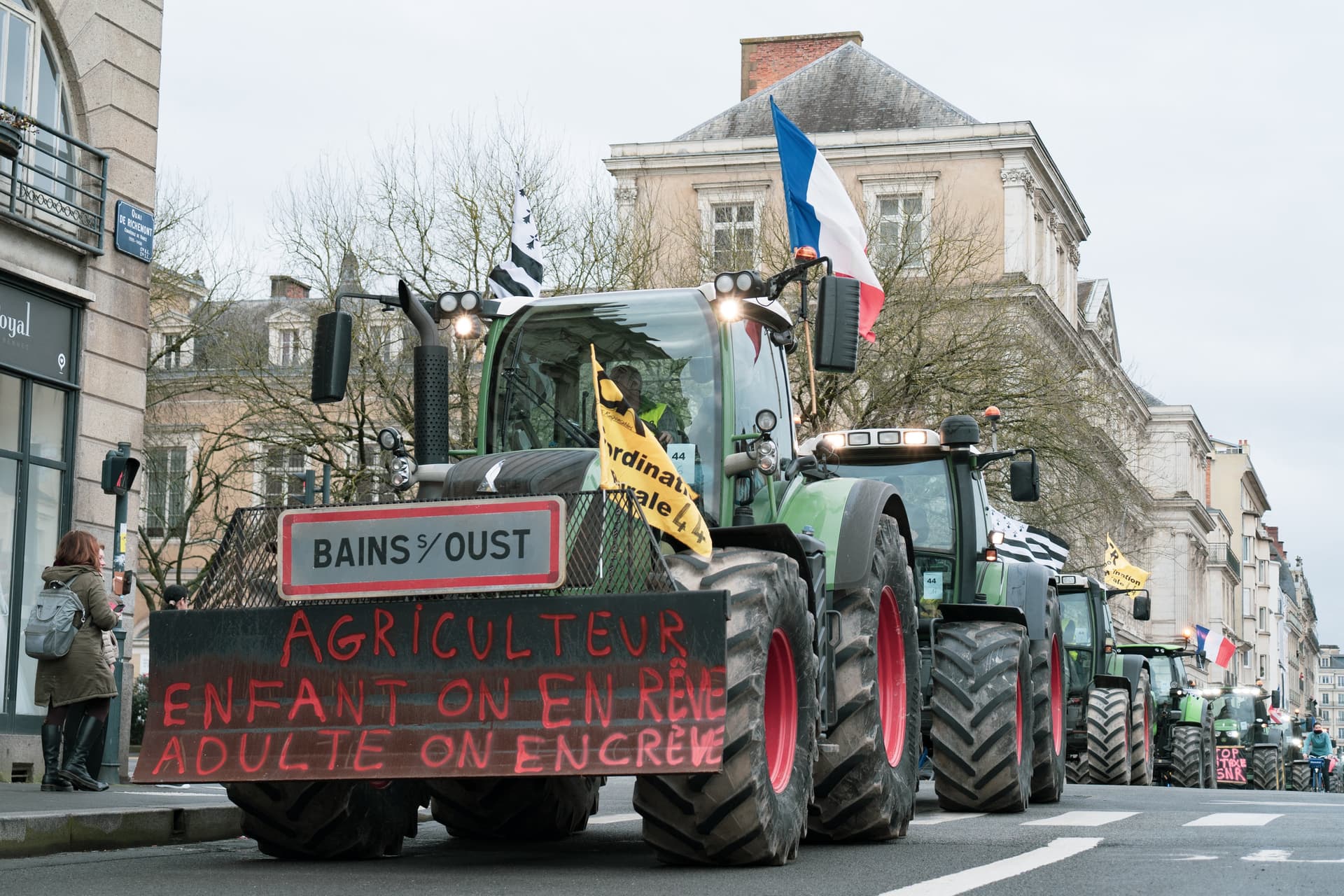Bajban Európa? Már a francia gazdák is gőzerővel tüntetnek
