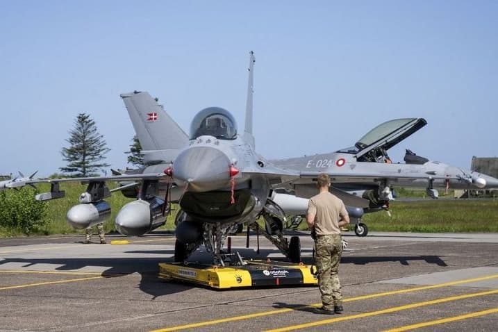 Az év végéig húsz F–16-os érkezhet Ukrajnába
