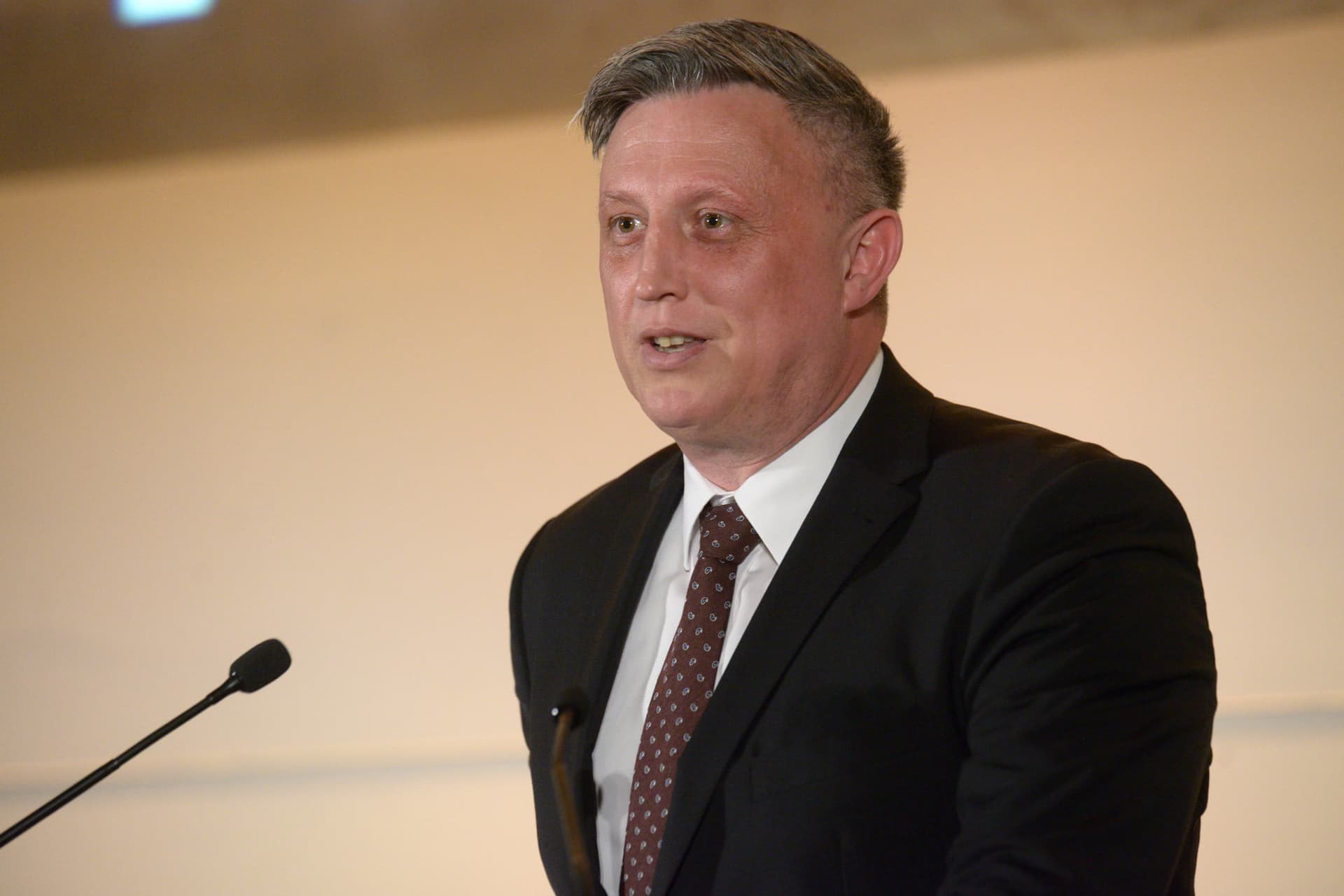 Hidvéghi Balázs ül Győrffy Balázs helyére