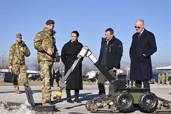„Magyarország puskaporos hordók szomszédságában fekvő ország”