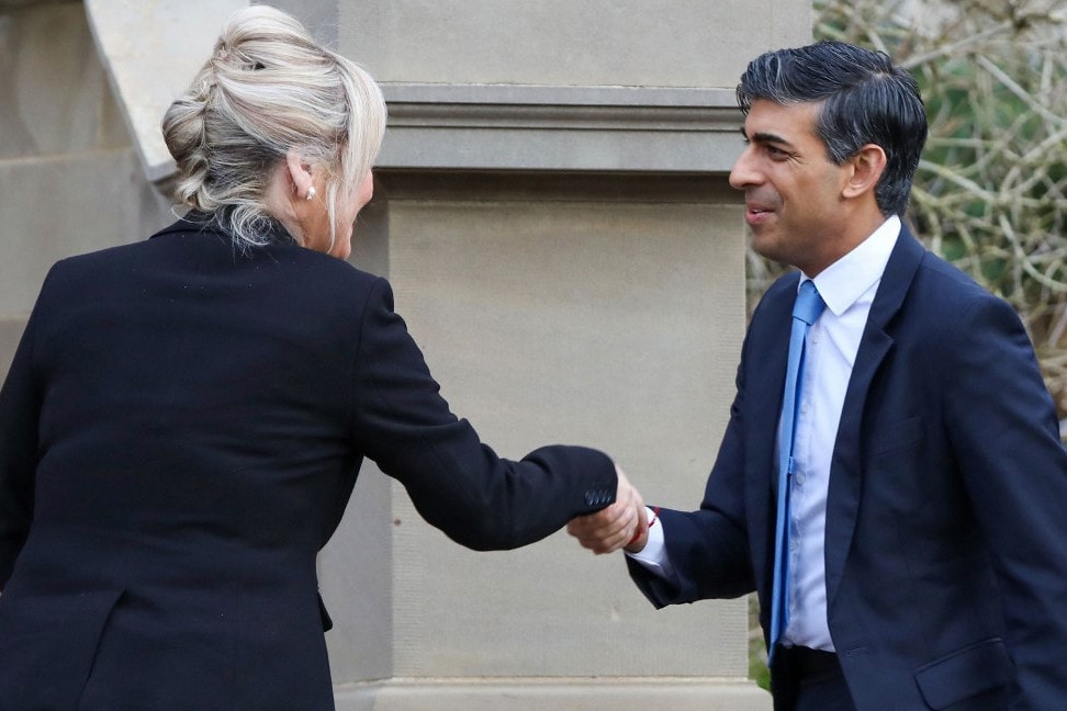 Rishi Sunak Észak-Írország első katolikus kormányfőjével találkozott