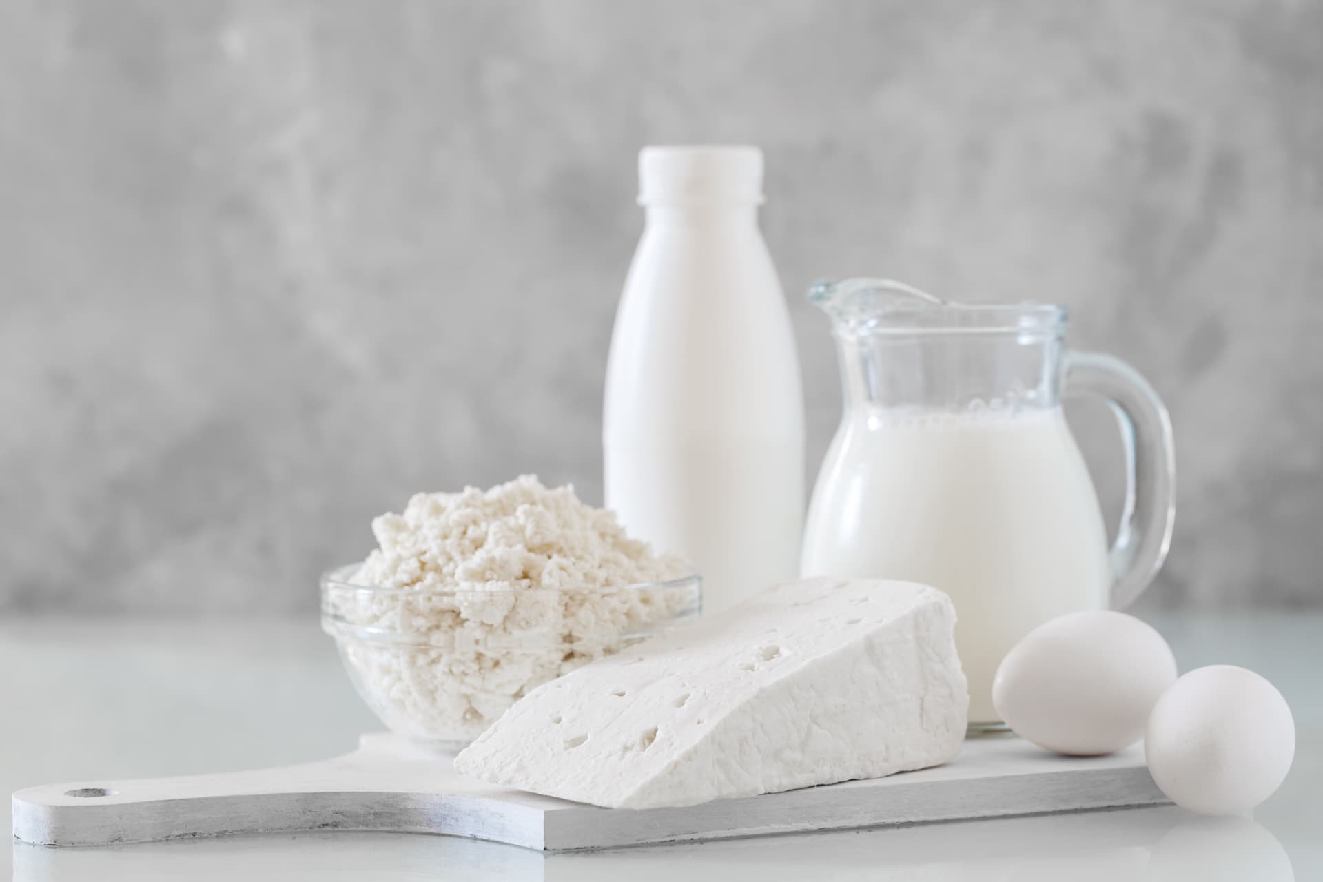 Táplálkozási szakértő magyarázta el, miért jó a kefir és a túró az idősebbeknek