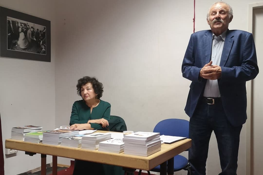 Zenészből lett taxis majd író