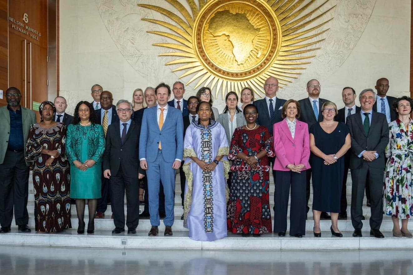 Azbej Tristan a közös humanitárius fellépésről tárgyal Afrikában