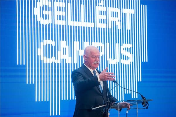 Csák János: A felsőoktatási modellváltás célja az egyetemeknek minél nagyobb szabadságot adni