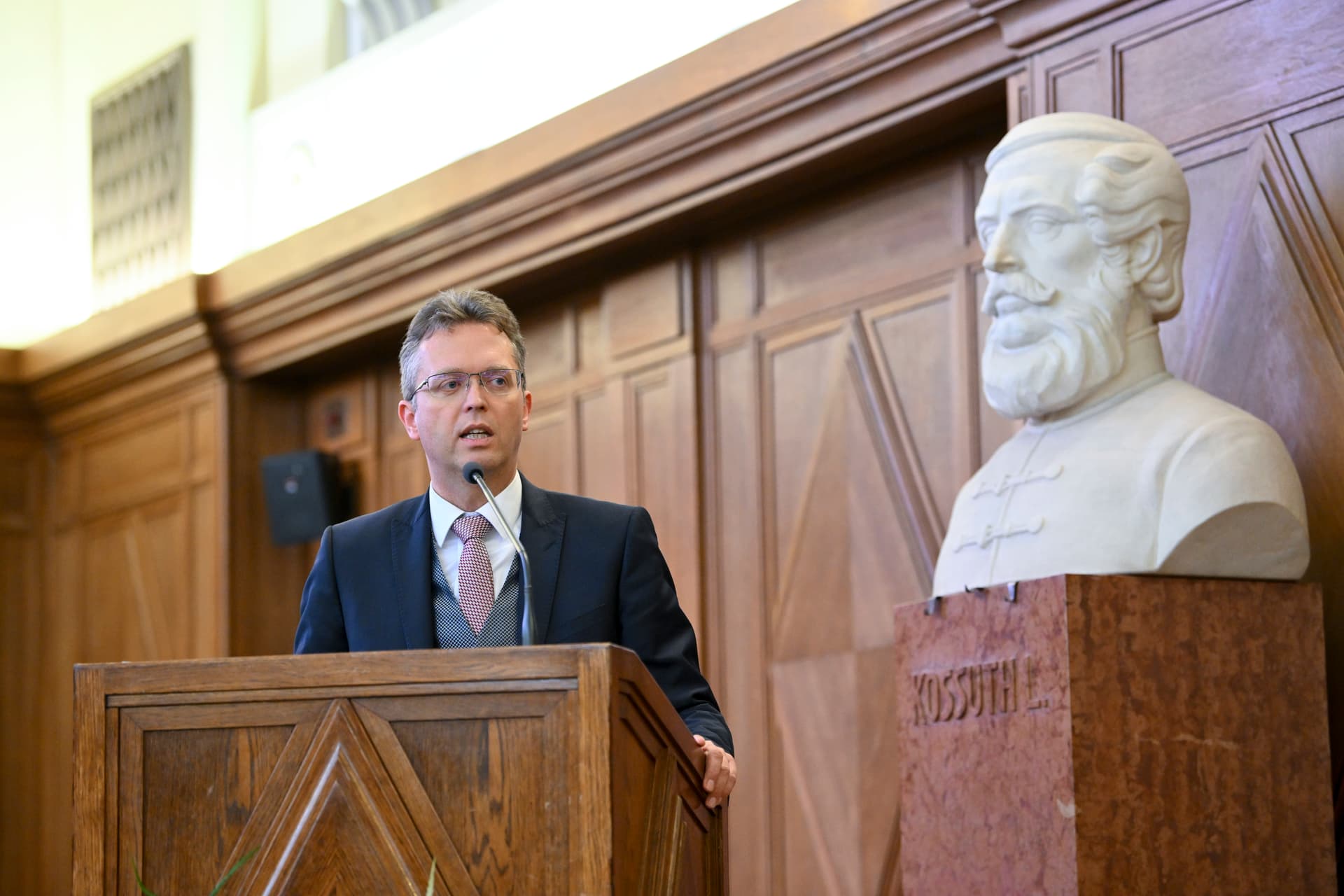 Hankó Balázs: A határidő-hosszabbítás lehetőséget teremtene, hogy egyetemeink beadják Erasmus+ pályázataikat