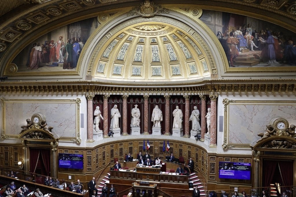 Elévülhetetlenné tette a kiskorúak elleni bűncselekményeket a francia szenátus