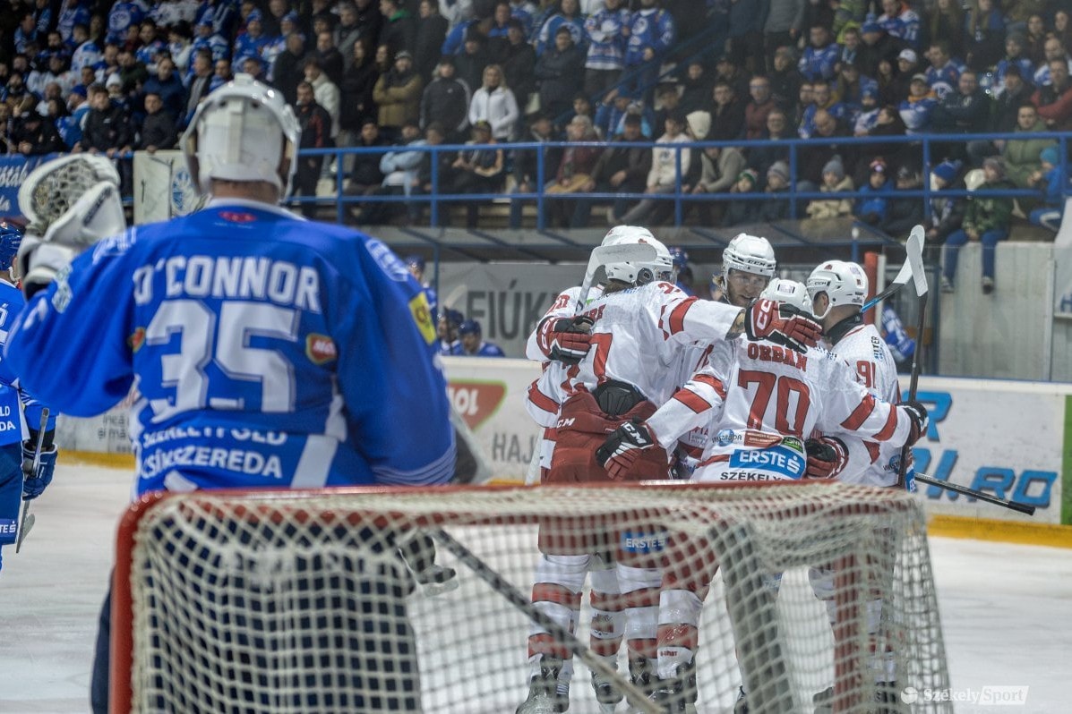 Jégkorong Erste Liga: A címvédő győzött Csíkszeredán