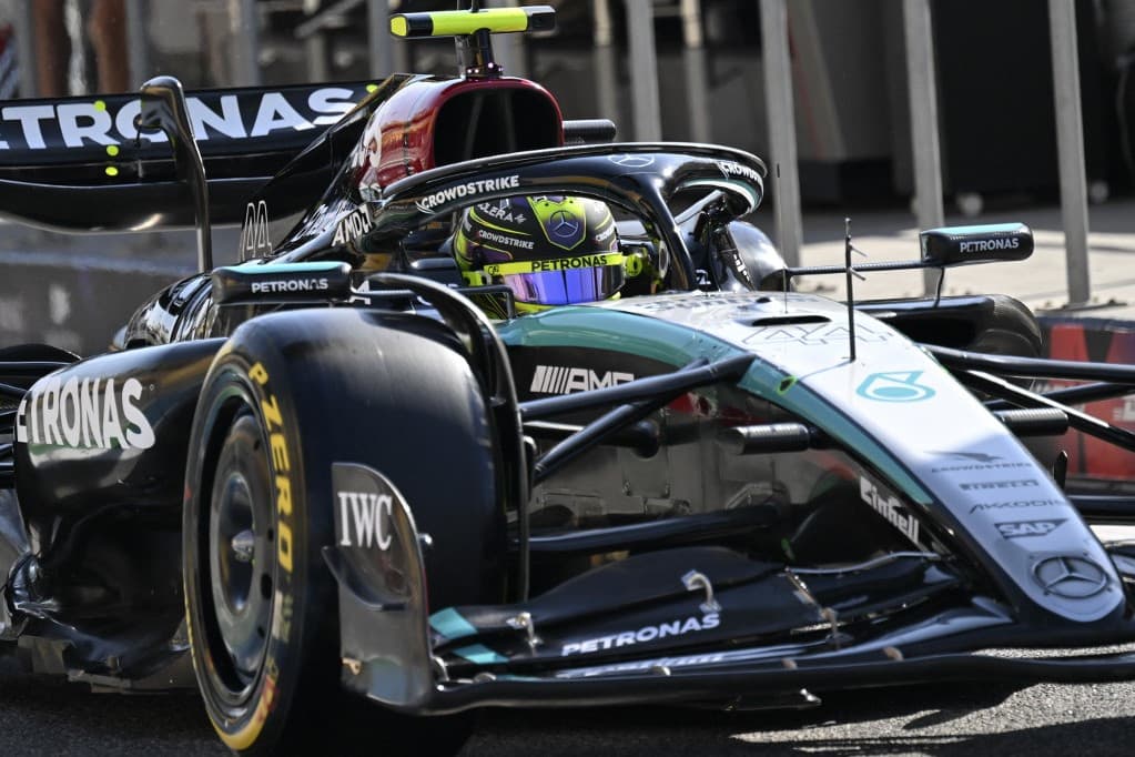 Hamilton volt a leggyorsabb a második szabadedzésen