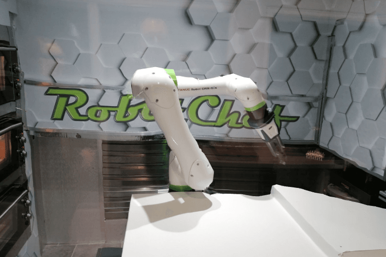 Robotok készítik a pizzát Mohácson + VIDEÓ