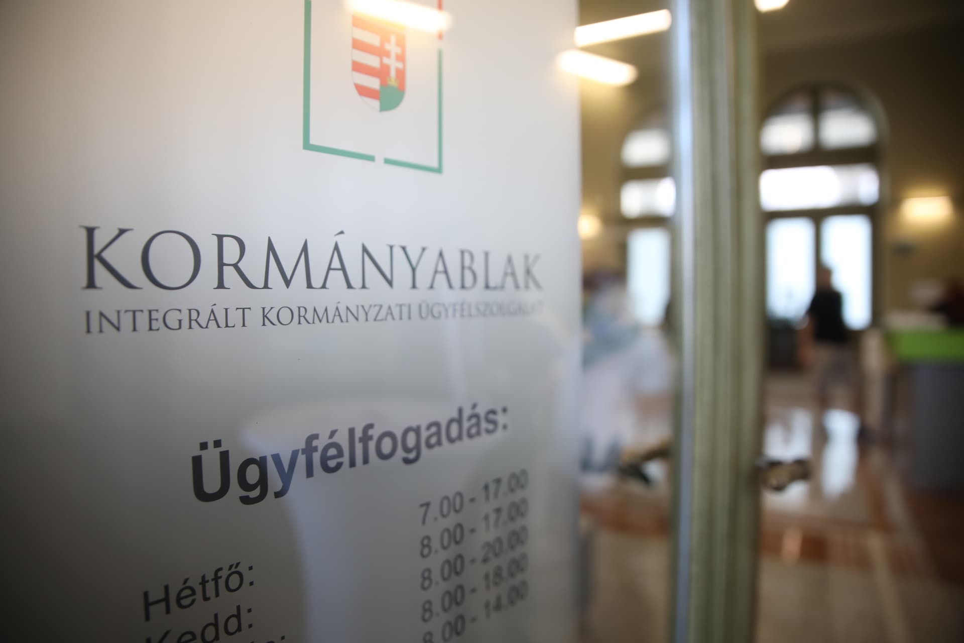 Rendkívüli nyitvatartás van a kormányablakokban