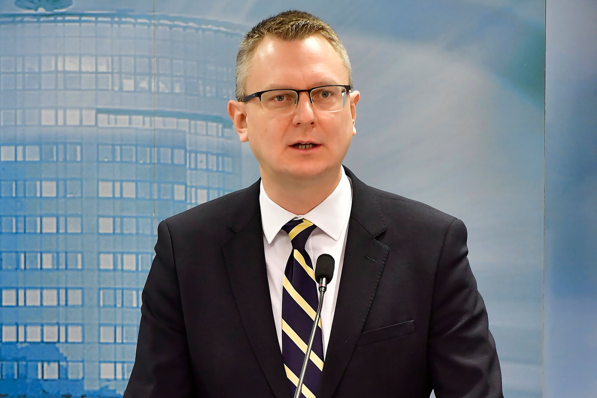 Rétvári Bence: Újabb 193 ezer laptopot kaphatnak az iskolák