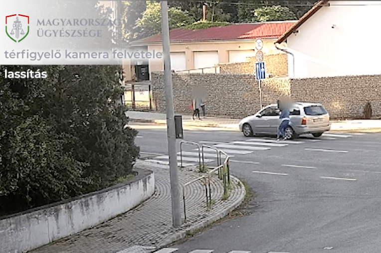 Figyelmetlen autós gázolt a zebrán + VIDEÓ