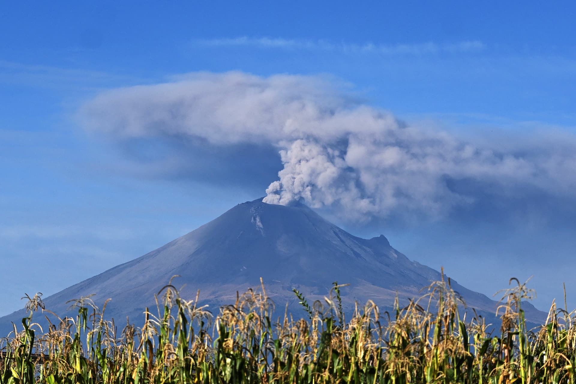 Lezárták a mexikói Puebla városának repülőterét a hamut okádó Popocatépetl vulkán miatt