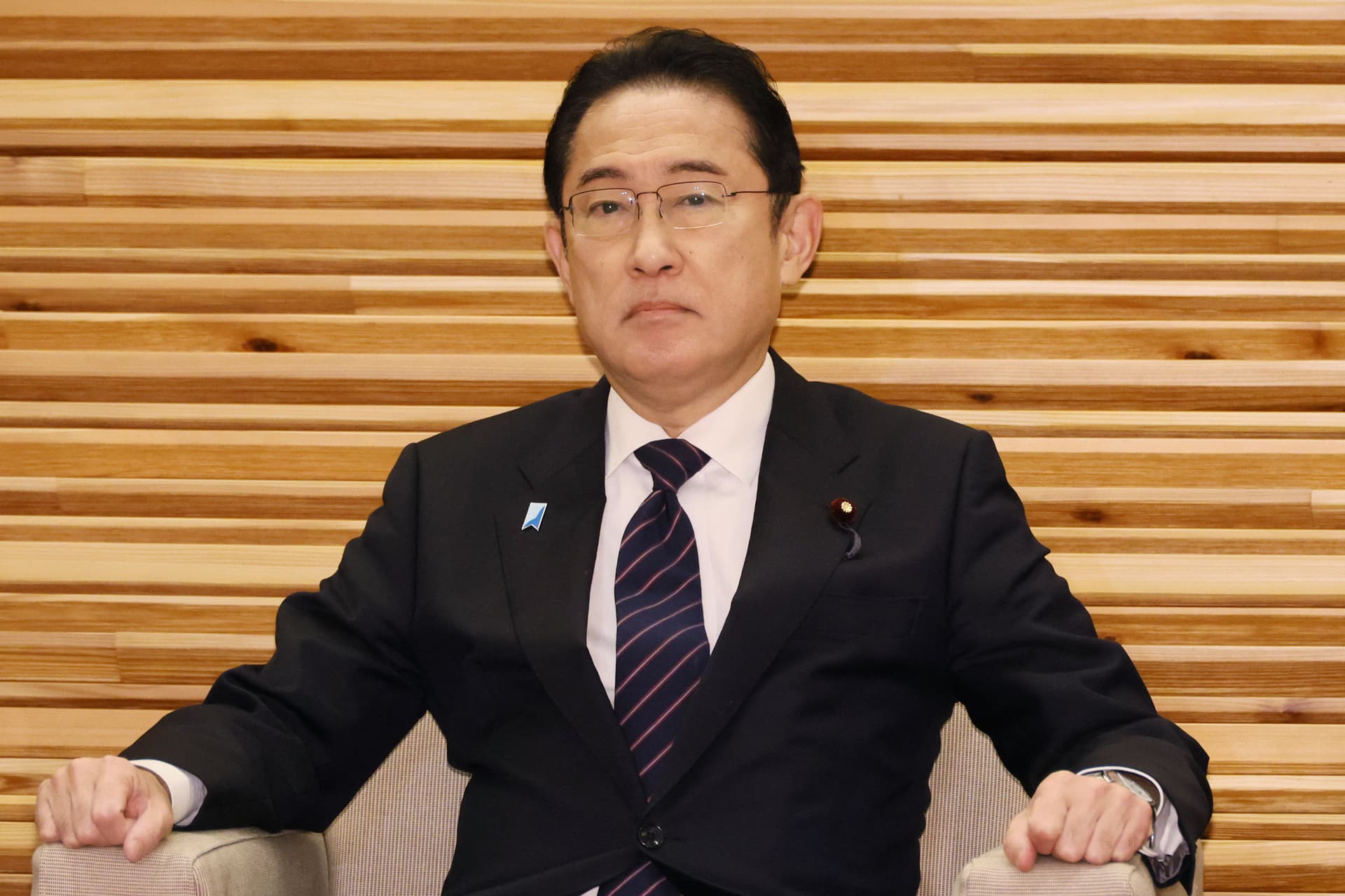 Nem indul újra posztjáért a japán miniszterelnök