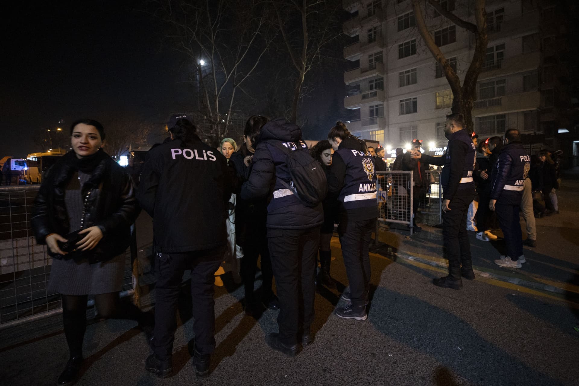 Törökországban őrizetbe vették az Iszlám Állam 147 feltételezett tagját