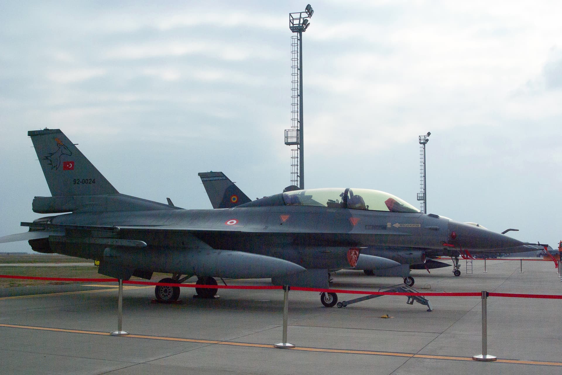 Hollandia F–16-os harci repülők „haladéktalan” szállítását ígérte Ukrajnának