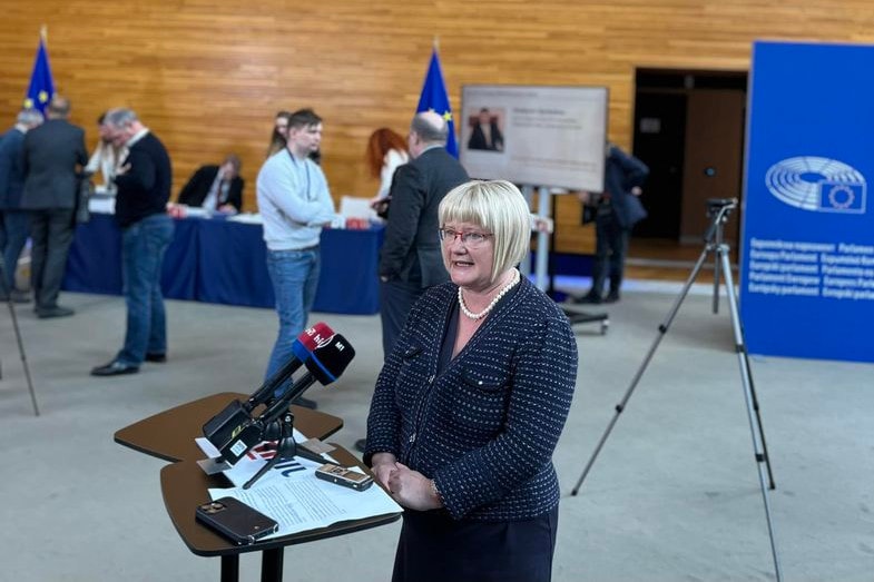 A brüsszeli döntéshozók olyan háborús pszichózisban szenvednek, ami világháborúval fenyeget