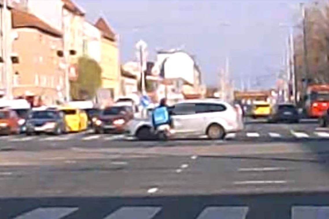 Áthajtott a piroson, brutális baleset lett a vége + VIDEÓ
