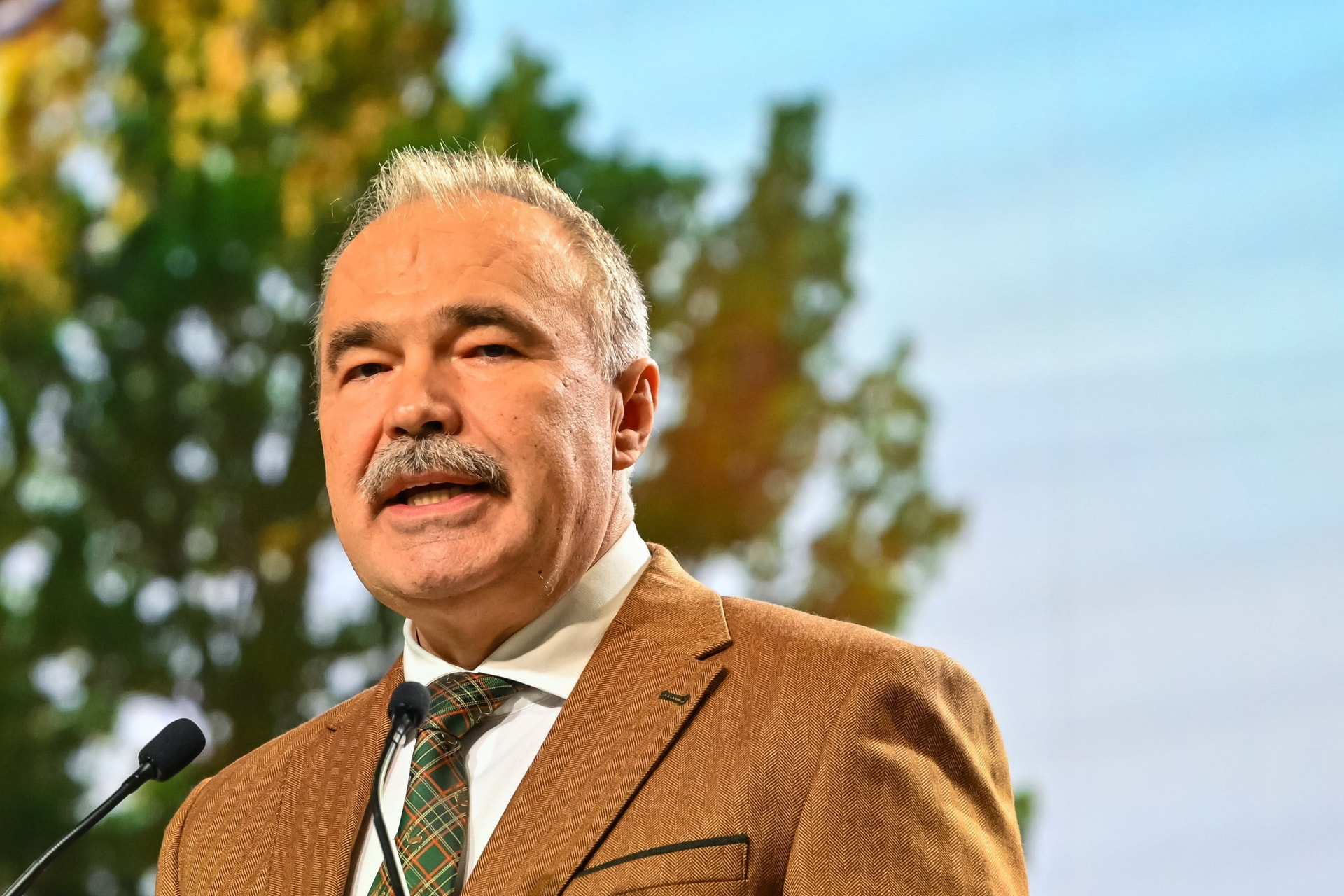 „Brüsszelnek nem az álproblémákkal, hanem a gazdák valós gondjaival kellene foglalkozni”