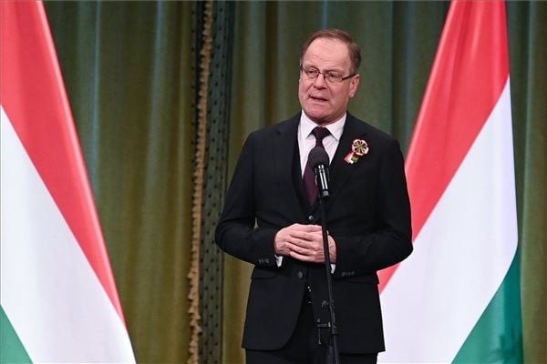 Navracsics Tibor: A várak megújítása a versenyképességet szolgálja