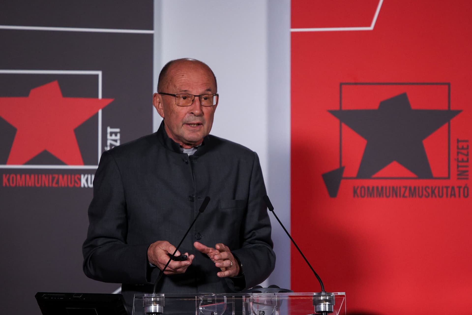Ideje lenne, hogy végre Tito szobrait is ledöntse valaki