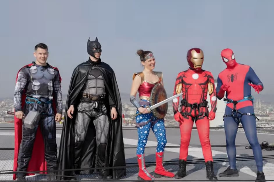 Bécsi zsaruk szuperhőskosztümben + GALÉRIA