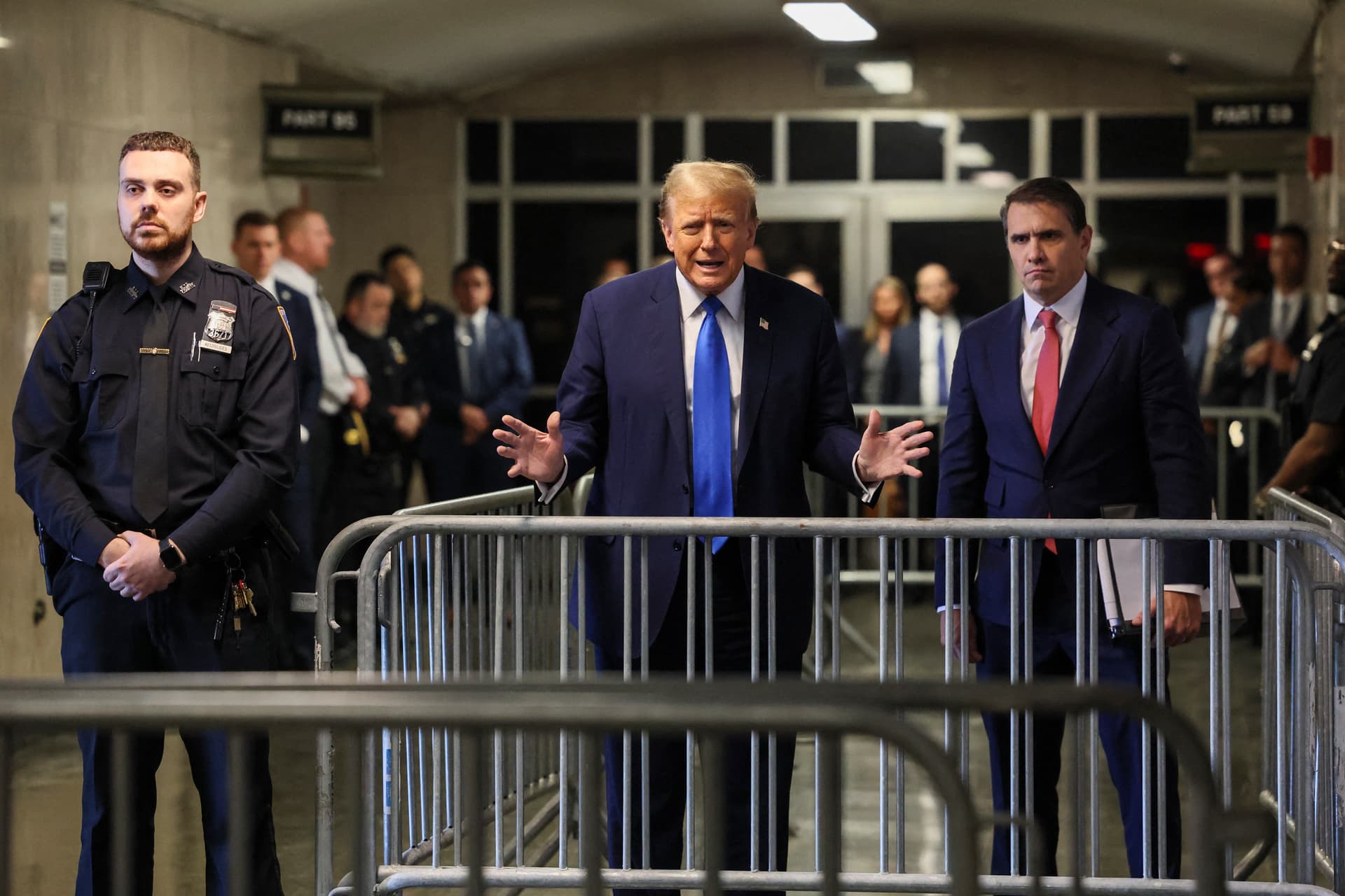 Trump korábbi személyes ügyvédje vallomásával folytatódott az ex-elnök elleni bírósági tárgyalás