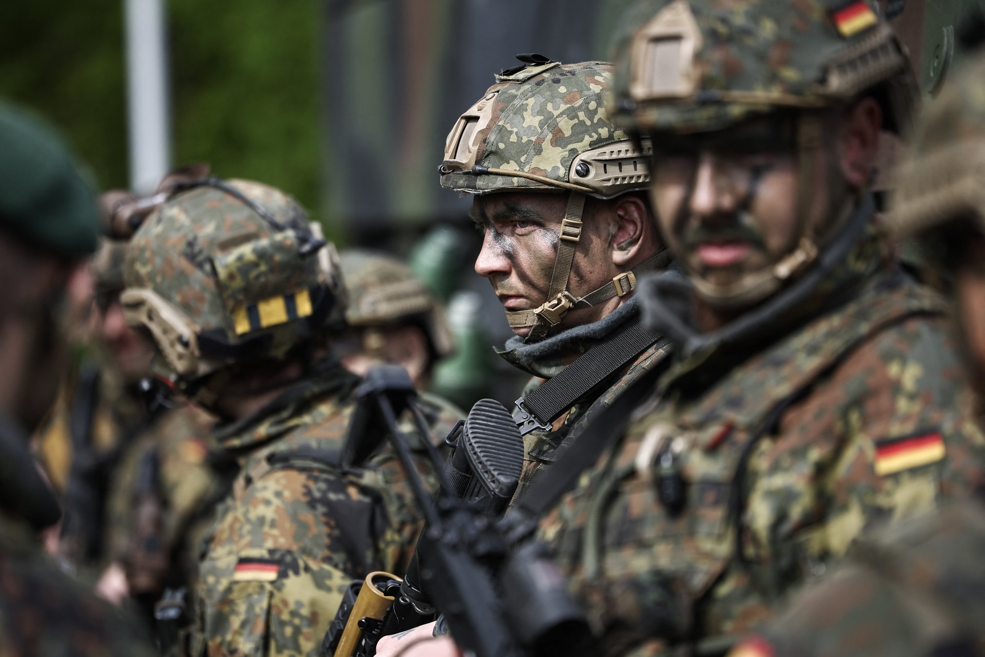 Újra megjelenik a militarista szörny?