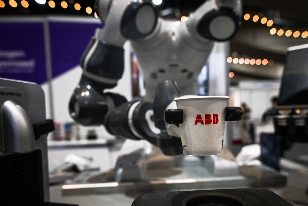 Házimunkára fogták az emberszabású robotot + VIDEÓ