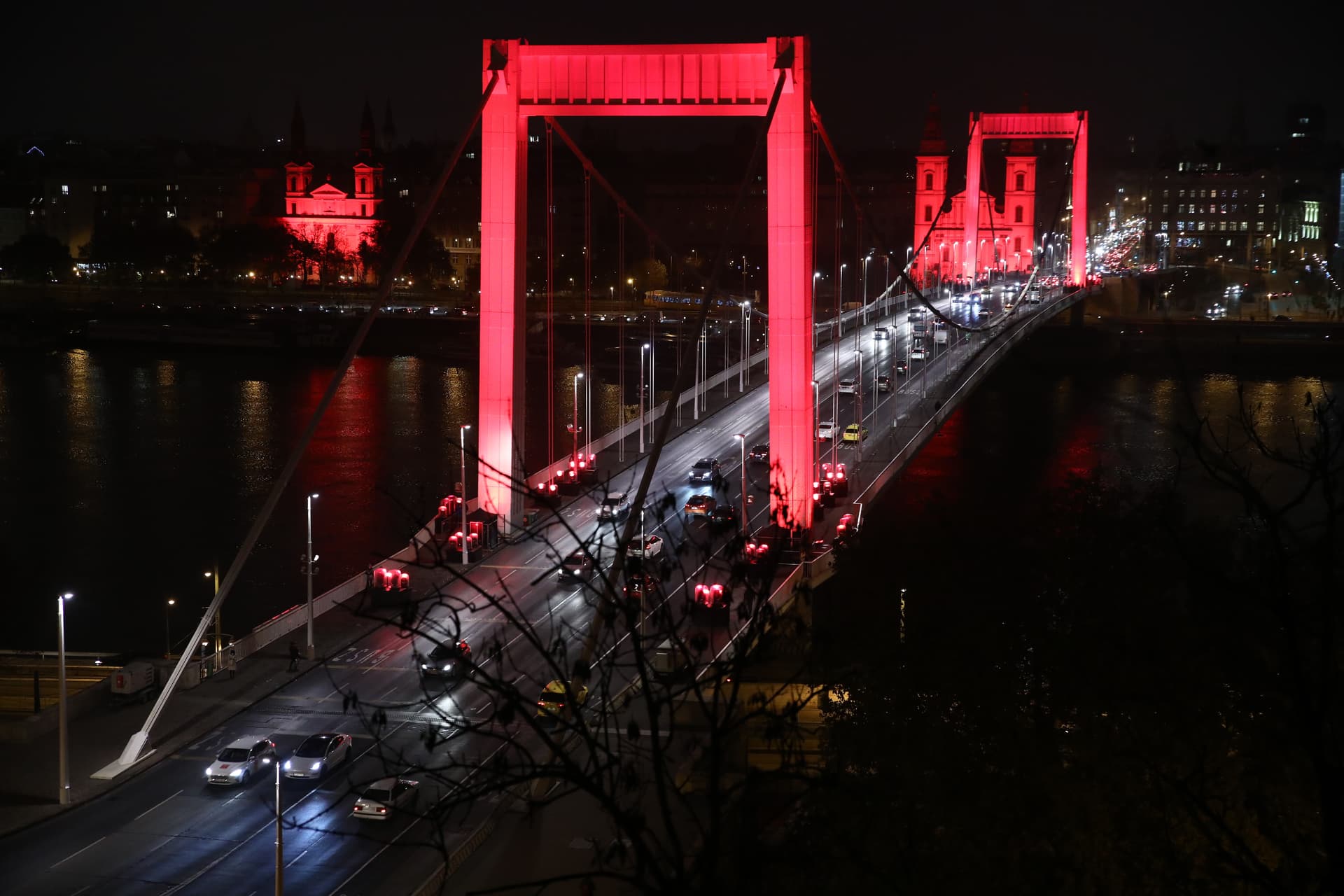 Kezdődik a budapesti hidak tavaszi nagytakarítása