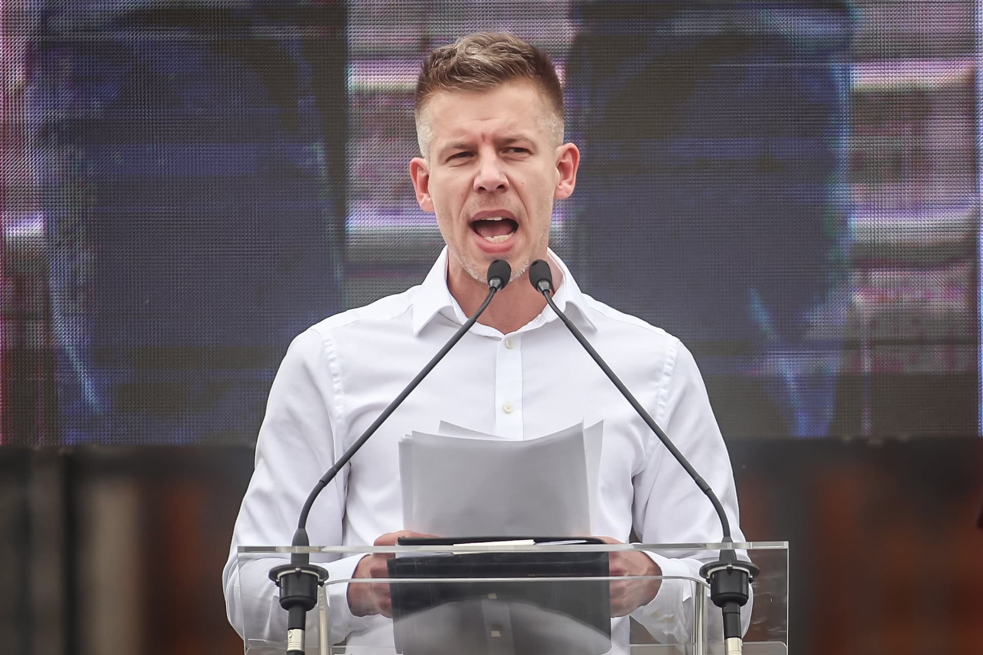 Bár tagadja, Magyar Péter már a baloldalon van