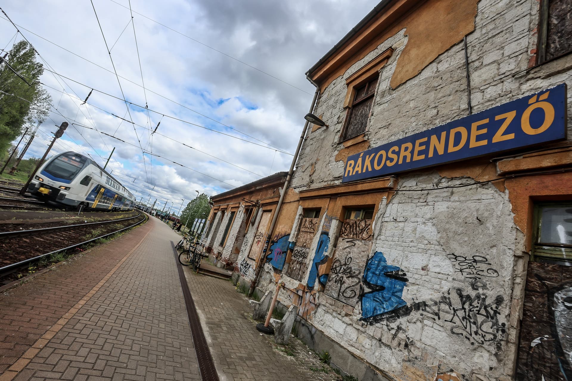 Két világ határán Rákosrendező + GALÉRIA