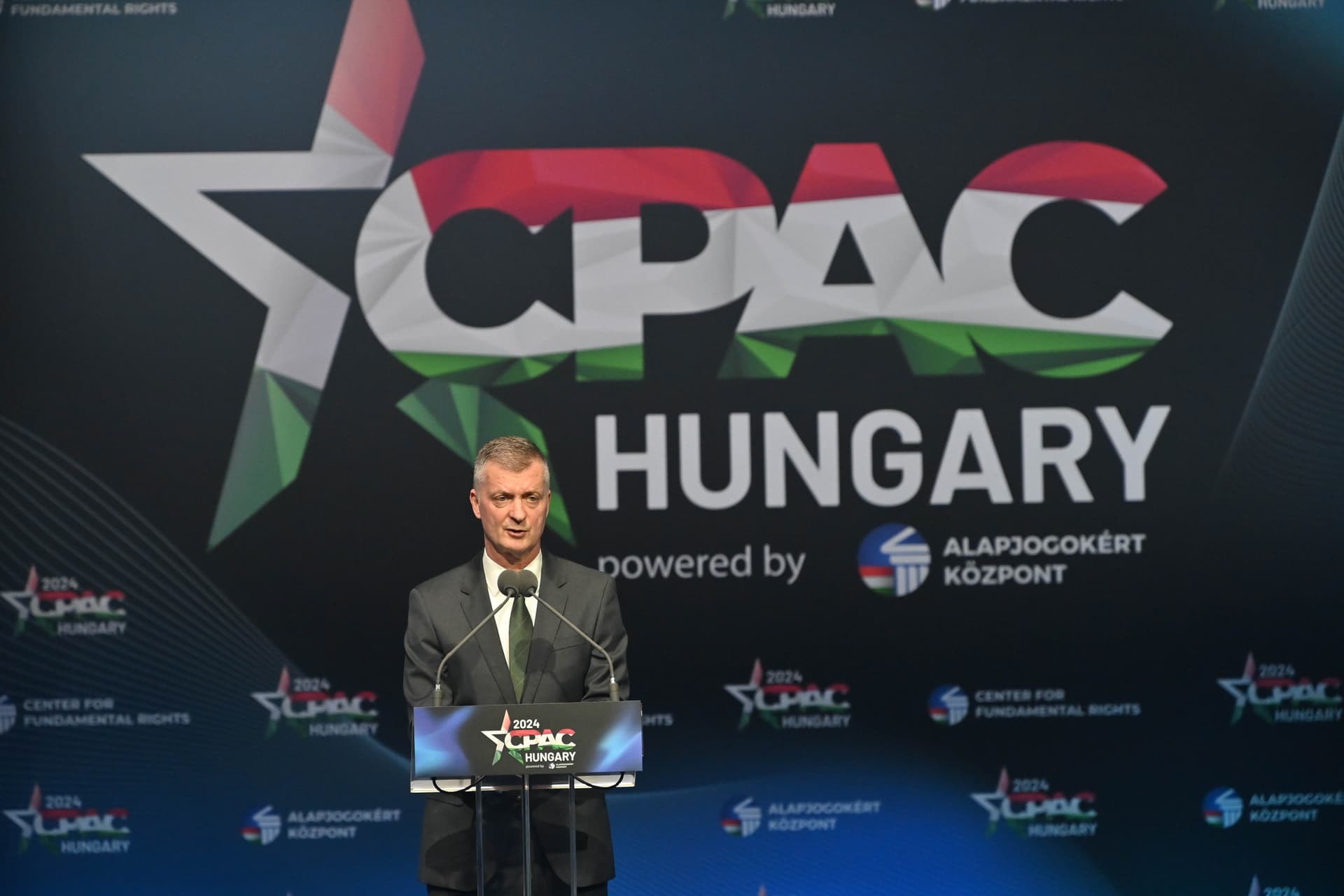 Kubatov Gábor: Meg tudjuk állítani a migránsáradatot
