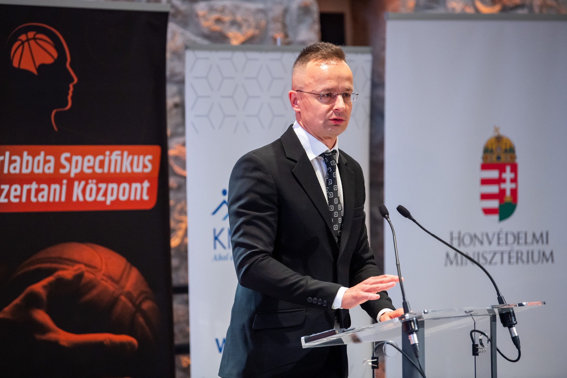Szijjártó szerint a párizsi olimpia lépés lehetne a béke felé